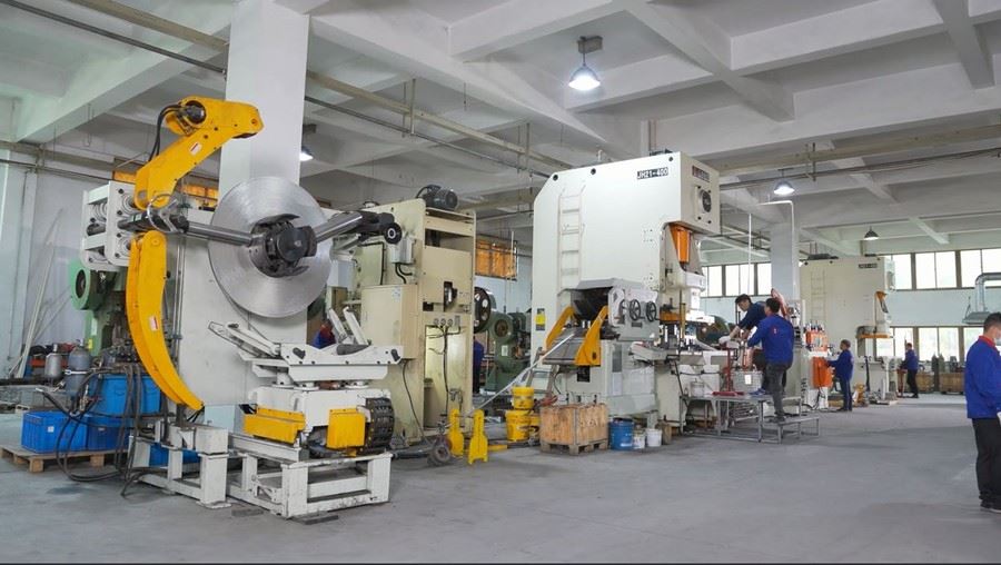 workshop of single row double poles mounting system